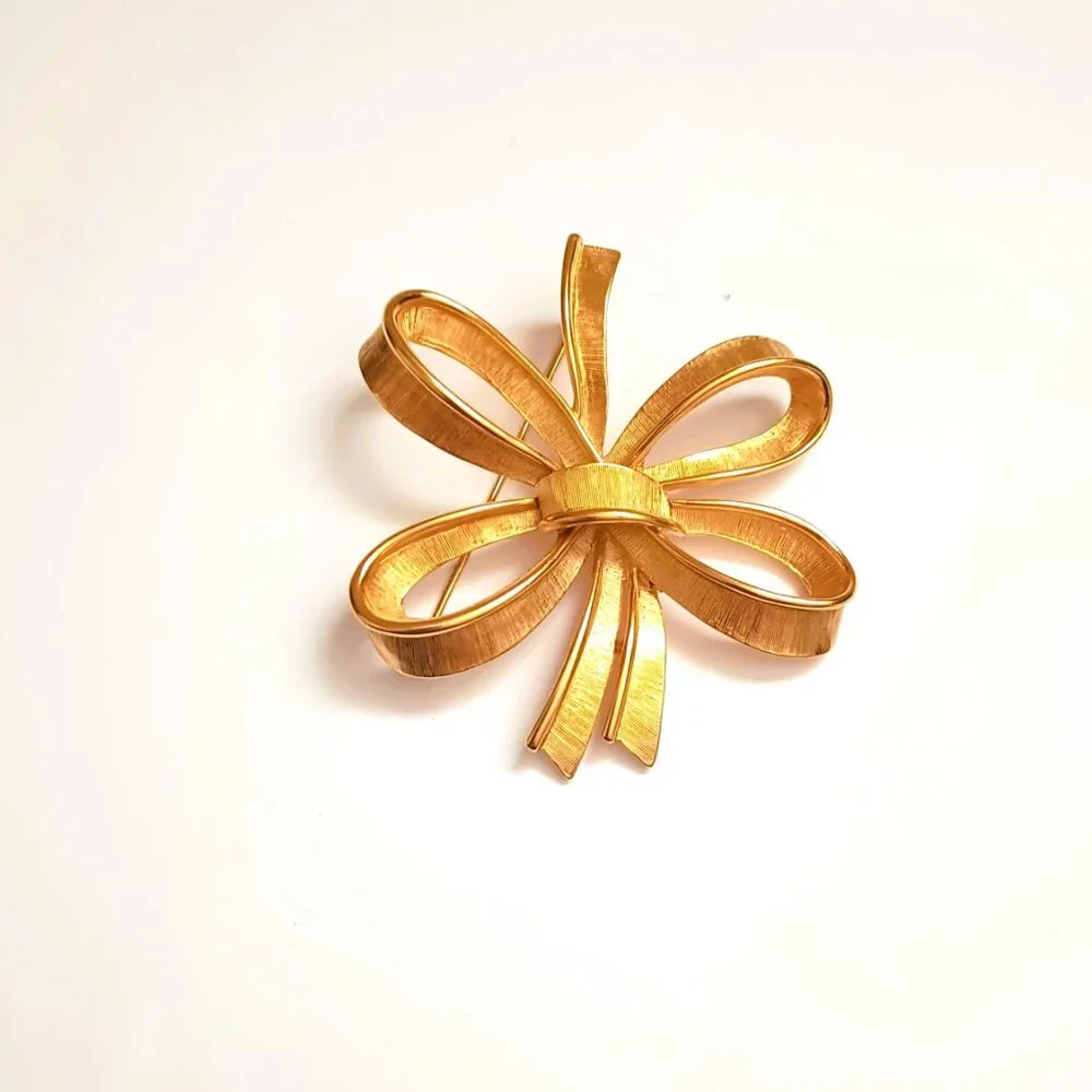 Monet Brushed Gold Ribbon Brooch Vintage Bow Pin